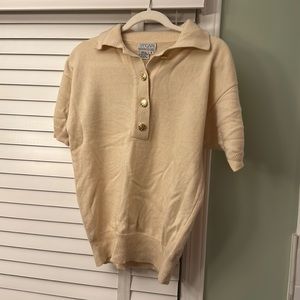 Cream/beige colored collared sweater w gold buttons. 100% cashmere. Size small.
